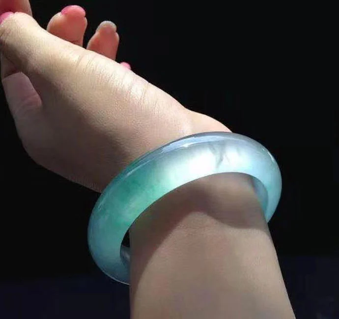翡翠手鐲佩戴返圖